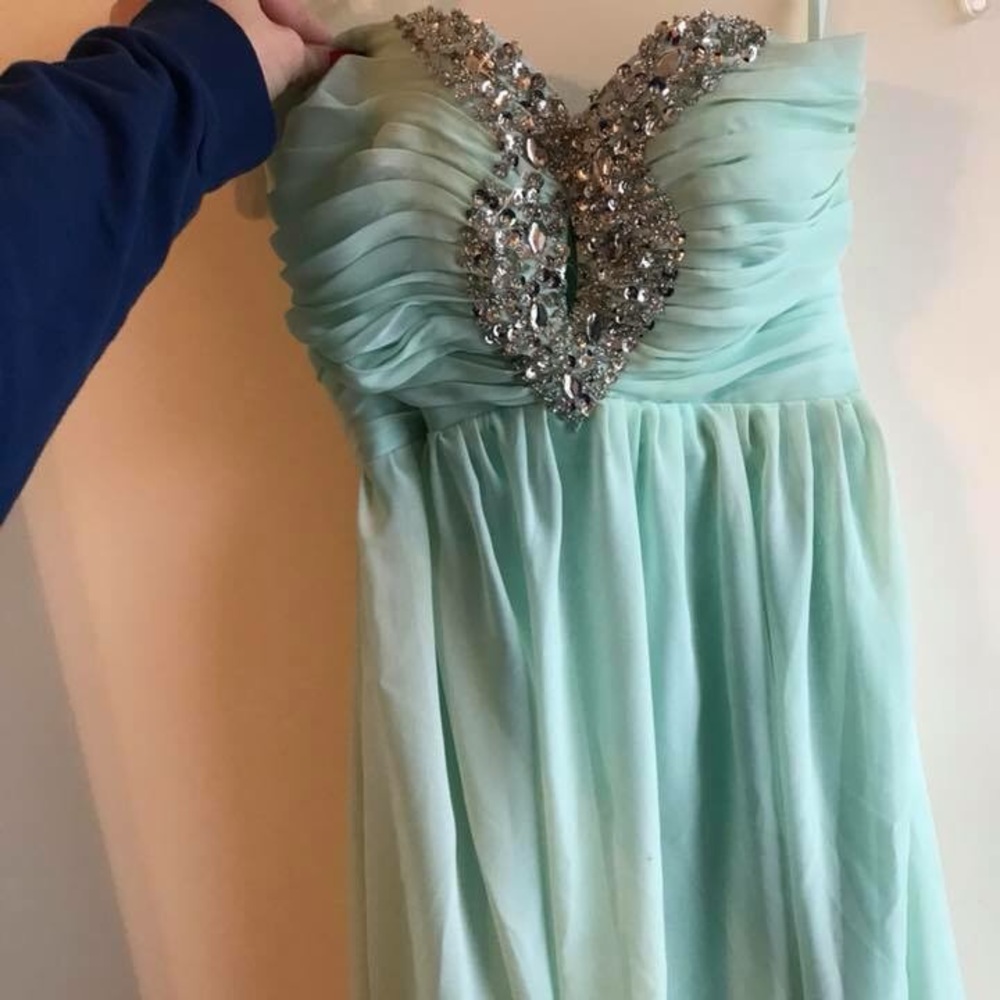 Gorgeous strapless mint dress!!